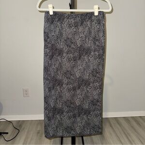 Josephine Chaus Women’s Size Petite 10 Black and White Snake Skin Pencil Skirt
